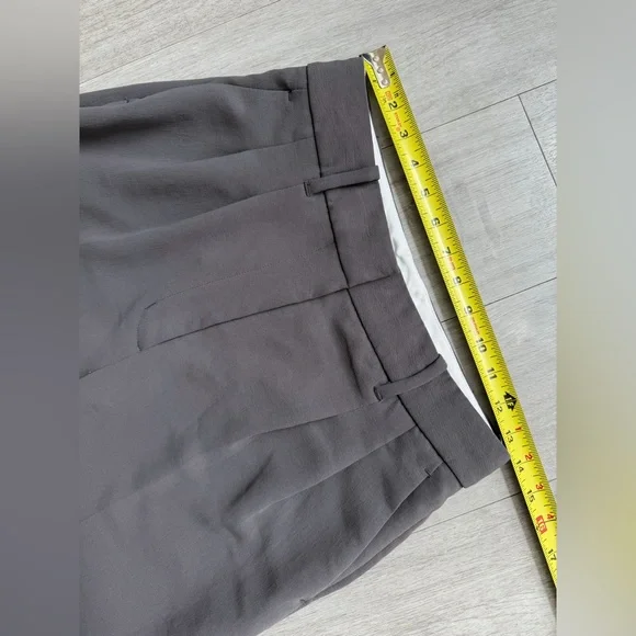 Aritzia Wilfred High‑Rise Crepette Carrot Pant in Dark Grey Size 6 - Picture 5 of 10